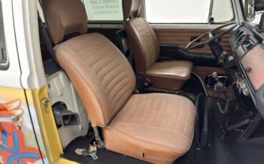 Volkswagen-Type-2-1976-Cream-Saddle-43