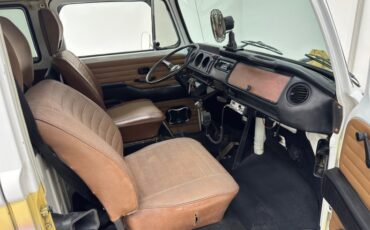 Volkswagen-Type-2-1976-Cream-Saddle-44