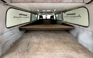 Volkswagen-Type-2-1976-Cream-Saddle-49