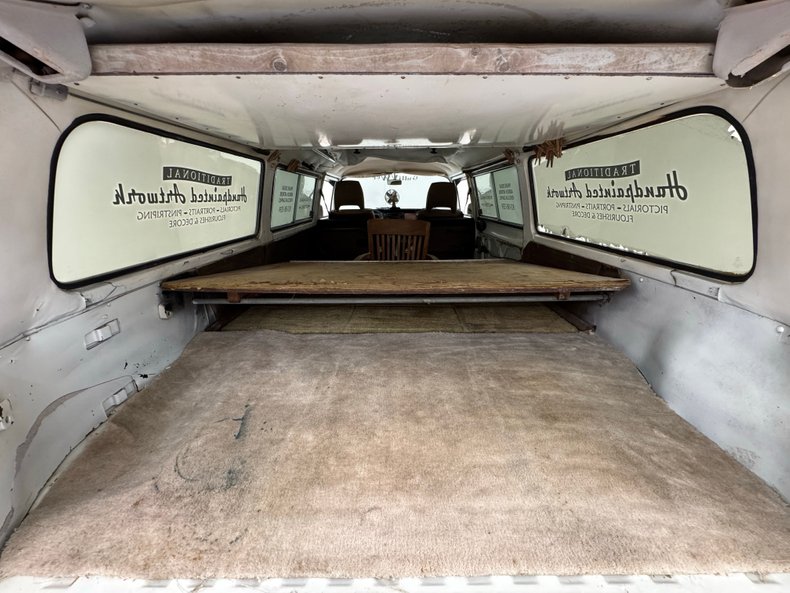 Volkswagen-Type-2-1976-Cream-Saddle-49