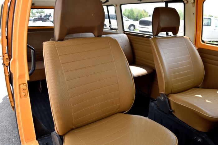 Volkswagen-Van-1977-Orange-10