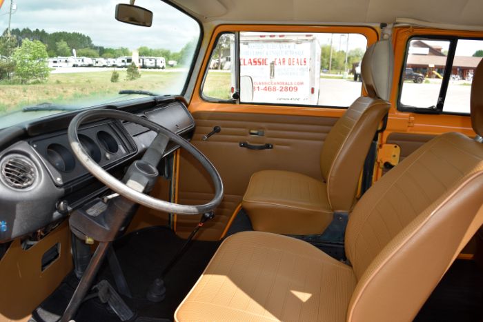 Volkswagen-Van-1977-Orange-12