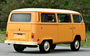 Volkswagen-Van-1977-Orange-13