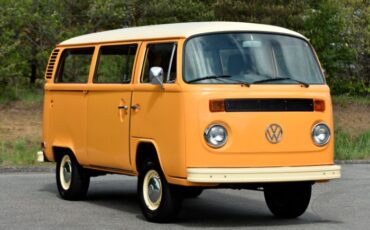 Volkswagen-Van-1977-Orange-16