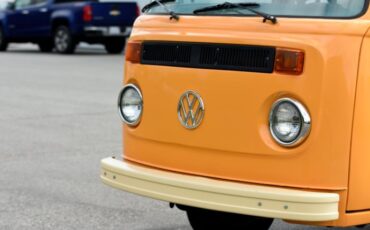 Volkswagen-Van-1977-Orange-17