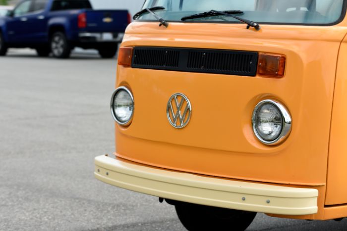 Volkswagen-Van-1977-Orange-17