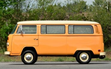 Volkswagen-Van-1977-Orange-19