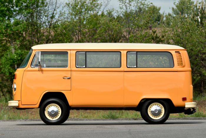 Volkswagen-Van-1977-Orange-19