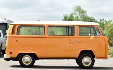 Volkswagen-Van-1977-Orange-2
