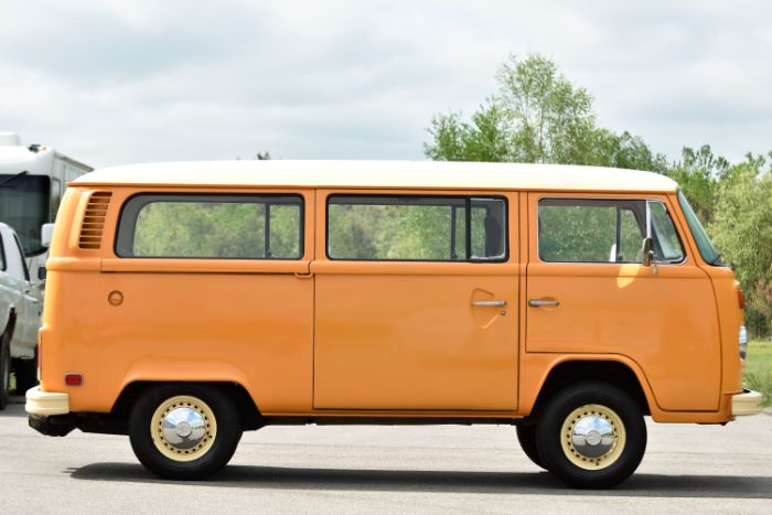 Volkswagen-Van-1977-Orange-2