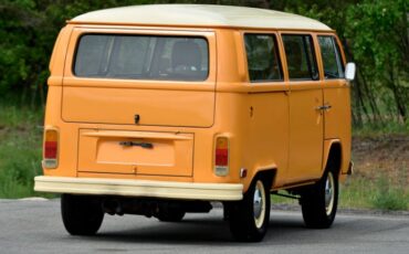 Volkswagen-Van-1977-Orange-21