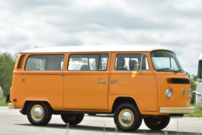 Volkswagen-Van-1977-Orange-23