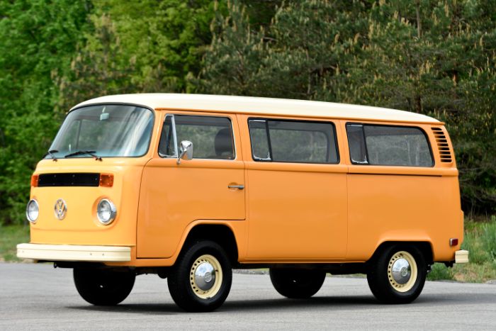 Volkswagen-Van-1977-Orange-26