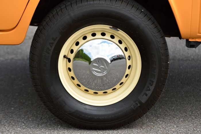 Volkswagen-Van-1977-Orange-28
