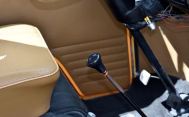 Volkswagen-Van-1977-Orange-29