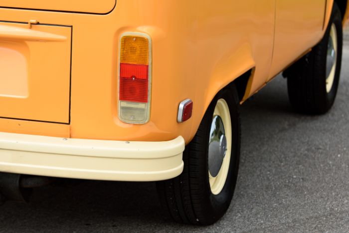Volkswagen-Van-1977-Orange-3