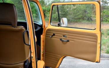 Volkswagen-Van-1977-Orange-30