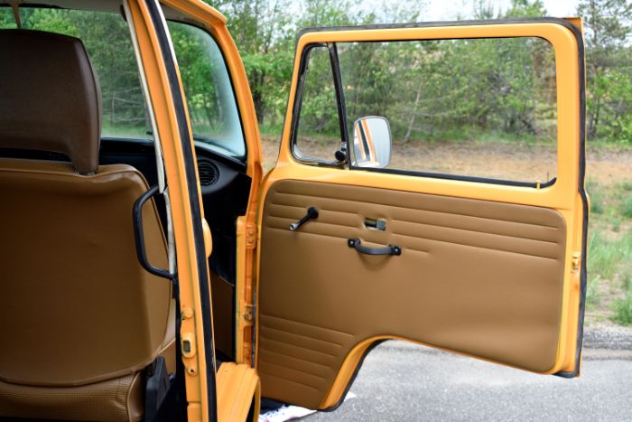 Volkswagen-Van-1977-Orange-30