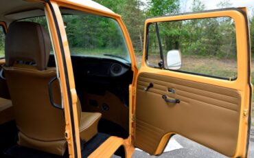 Volkswagen-Van-1977-Orange-31