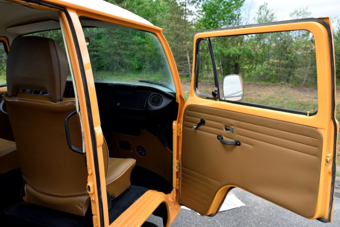 Volkswagen-Van-1977-Orange-31