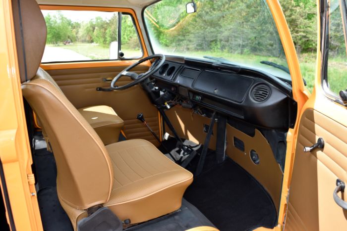 Volkswagen-Van-1977-Orange-32