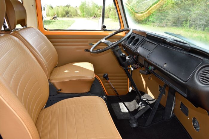 Volkswagen-Van-1977-Orange-33