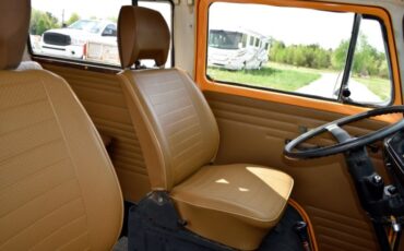 Volkswagen-Van-1977-Orange-35