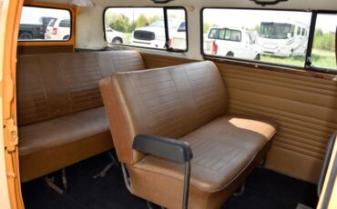 Volkswagen-Van-1977-Orange-36