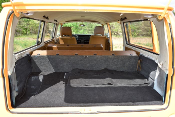 Volkswagen-Van-1977-Orange-39