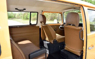 Volkswagen-Van-1977-Orange-4
