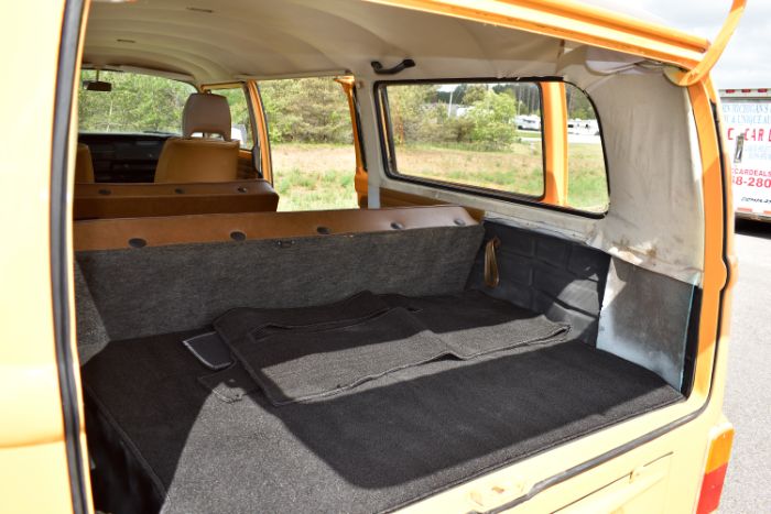 Volkswagen-Van-1977-Orange-40