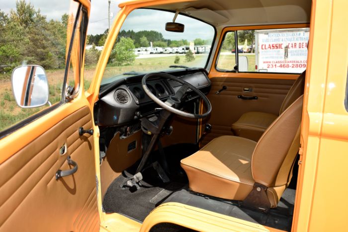 Volkswagen-Van-1977-Orange-41