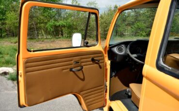 Volkswagen-Van-1977-Orange-45