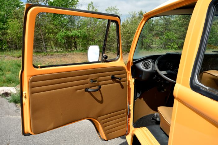 Volkswagen-Van-1977-Orange-45