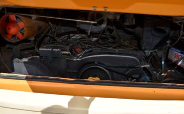 Volkswagen-Van-1977-Orange-46