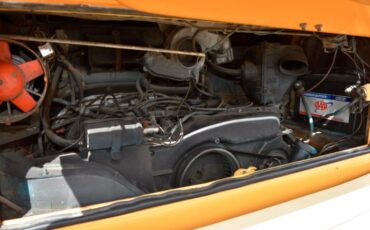 Volkswagen-Van-1977-Orange-47