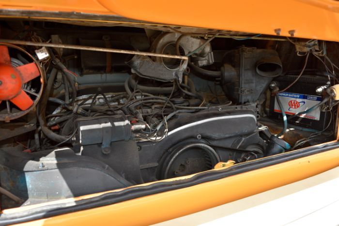 Volkswagen-Van-1977-Orange-47