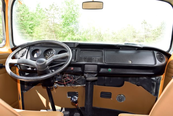 Volkswagen-Van-1977-Orange-9