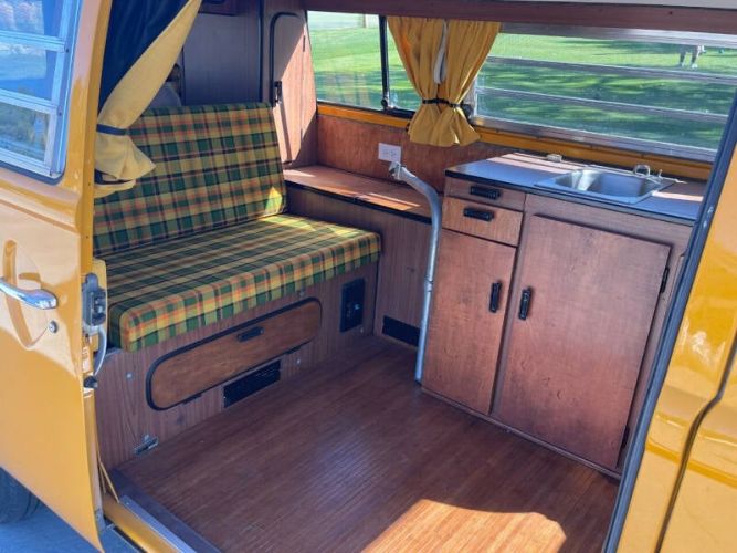 Volkswagen-Vanagon-1977-YellowPastel-White-15