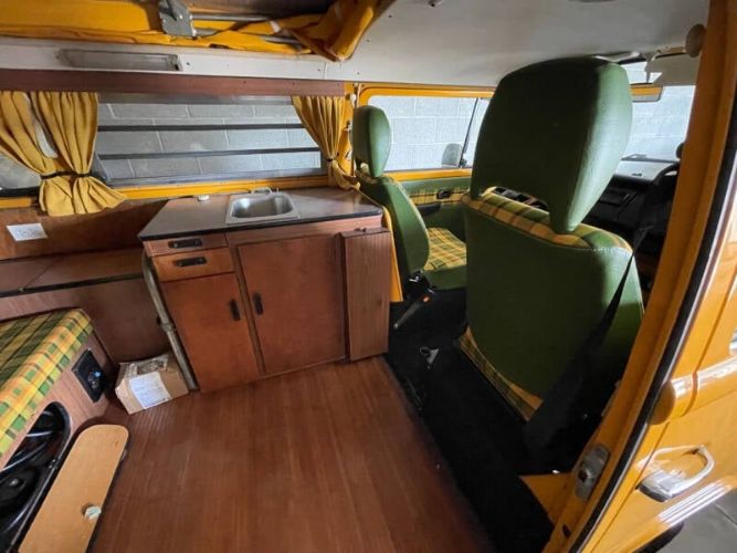 Volkswagen-Vanagon-1977-YellowPastel-White-16