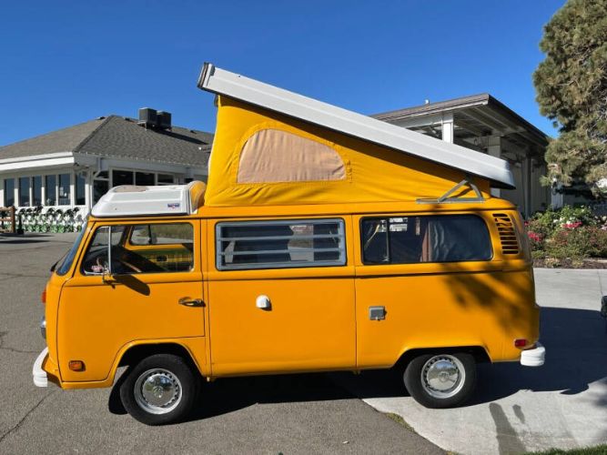 Volkswagen-Vanagon-1977-YellowPastel-White-18