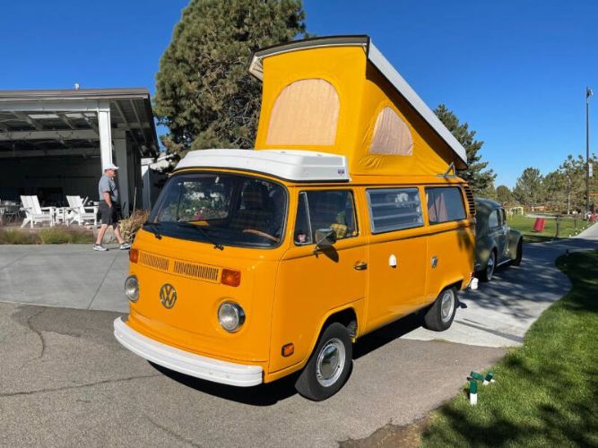 Volkswagen-Vanagon-1977-YellowPastel-White-21