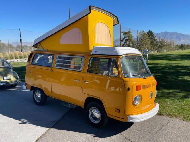 Volkswagen-Vanagon-1977-YellowPastel-White