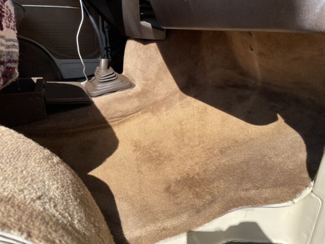 Volkswagen-Vanagon-1980-Creme-Brown-10