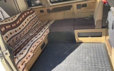Volkswagen-Vanagon-1980-Creme-Brown-15
