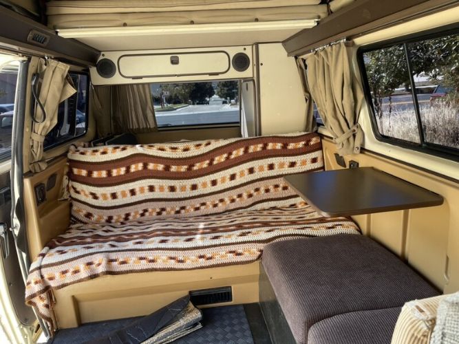 Volkswagen-Vanagon-1980-Creme-Brown-9