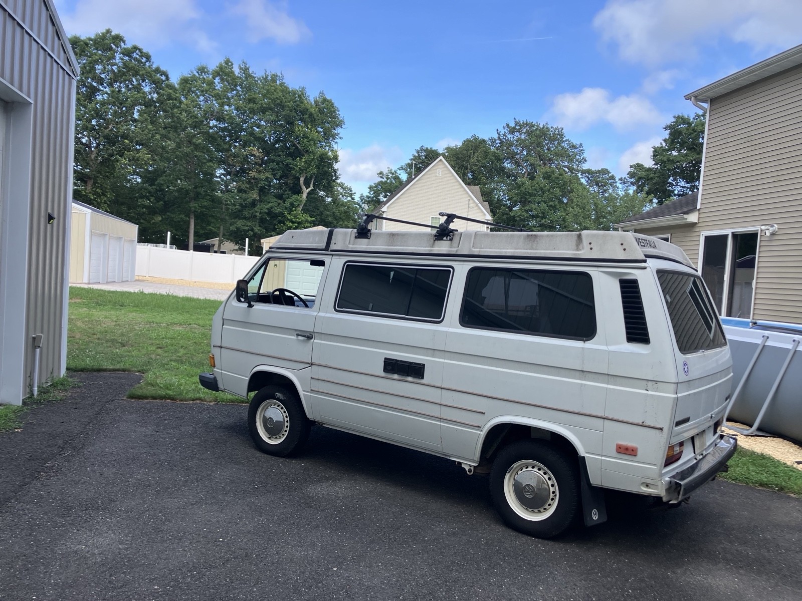 Volkswagen-Vanagon-1981-2