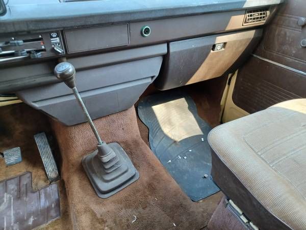 Volkswagen-Vanagon-1981-Brown-Brown-13