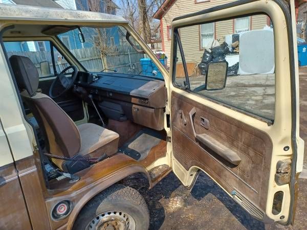 Volkswagen-Vanagon-1981-Brown-Brown-4