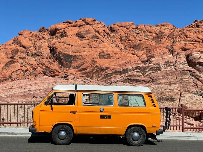 Volkswagen-Vanagon-1981-Orange-1